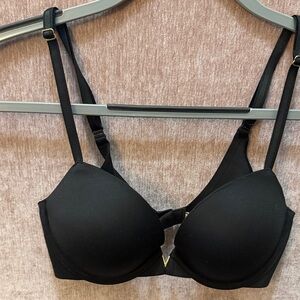 Victoria’s Secret Black Push-Up Bra - Comfortable Everyday Support 32D Like New!